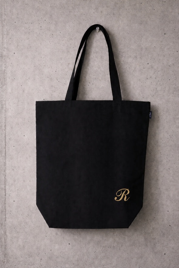 刺繍例：サブトート ブラック｜右下・筆記体・ゴールド